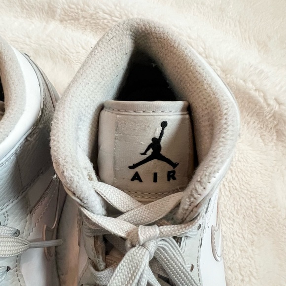 🎉 HOST PICK🥳 Air Jordan 1 Mid Grey Camo - Picture 9 of 16